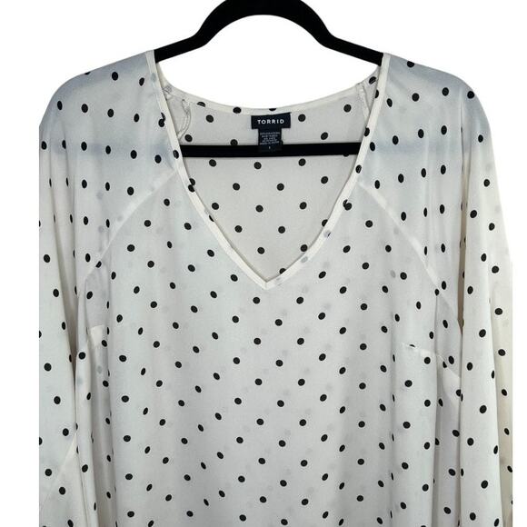 Torrid Ivory Polka Dot Georgette Blouse Size 1 - Picture 3 of 6